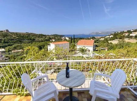 Guest house Bjelos 3*