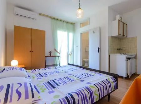 Guest house Bjelos 3*