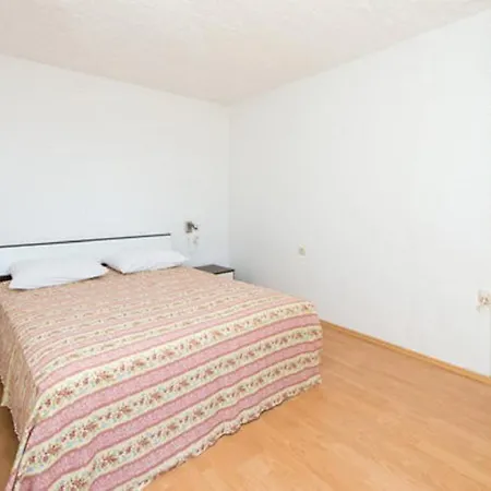 Guest house Bjelos 3*
