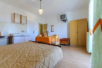 Guest house Bjelos 3*